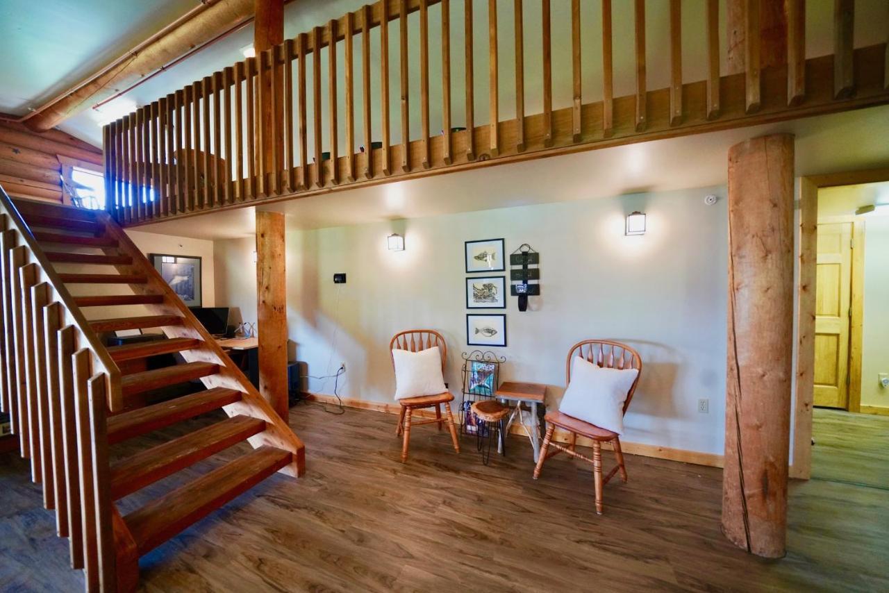 Flat Fish Lodge B&B And Event Center Хоумър Екстериор снимка