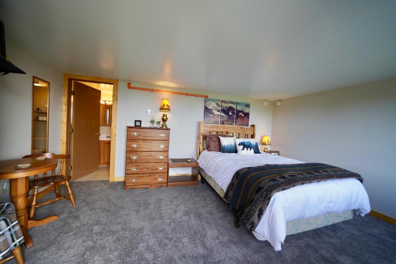 Flat Fish Lodge B&B And Event Center Хоумър Екстериор снимка
