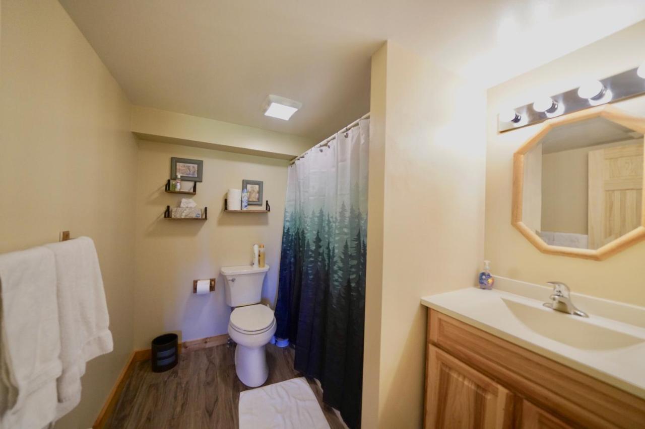Flat Fish Lodge B&B And Event Center Хоумър Екстериор снимка