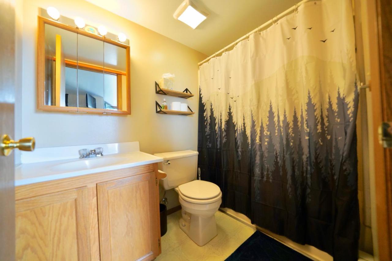 Flat Fish Lodge B&B And Event Center Хоумър Екстериор снимка