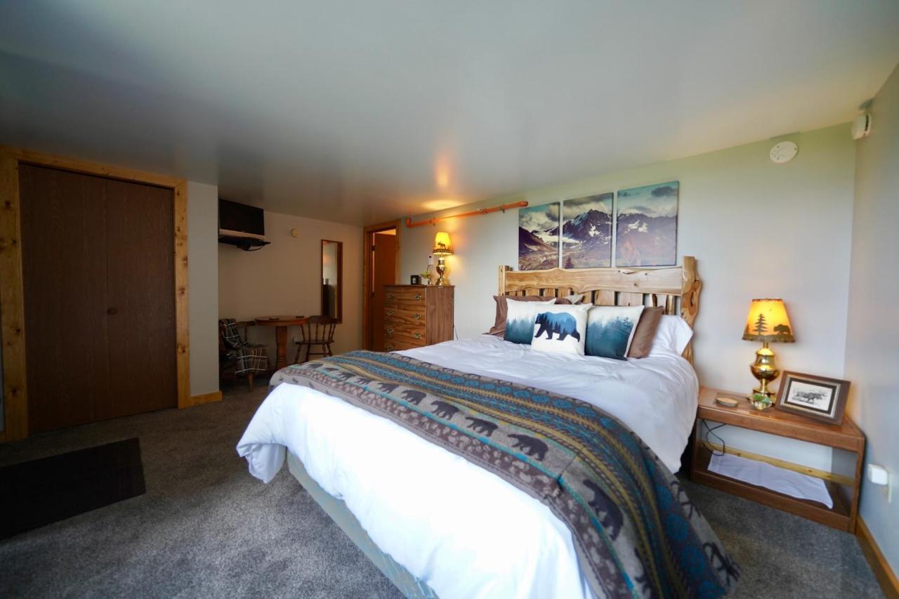 Flat Fish Lodge B&B And Event Center Хоумър Екстериор снимка