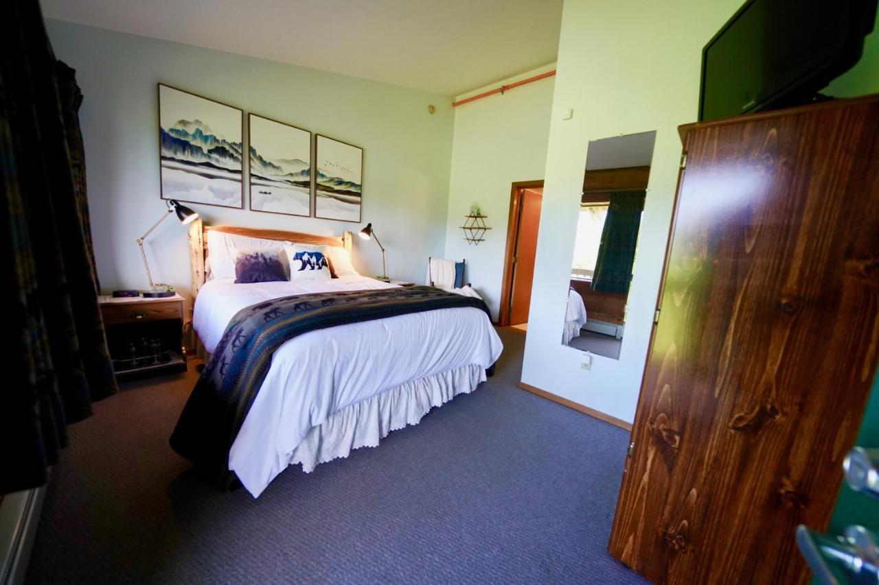 Flat Fish Lodge B&B And Event Center Хоумър Екстериор снимка