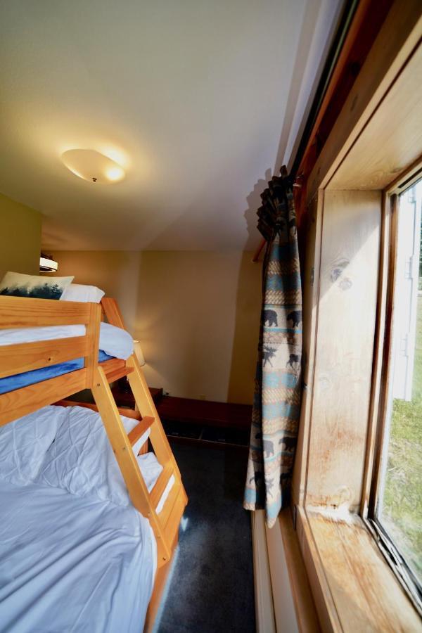 Flat Fish Lodge B&B And Event Center Хоумър Екстериор снимка