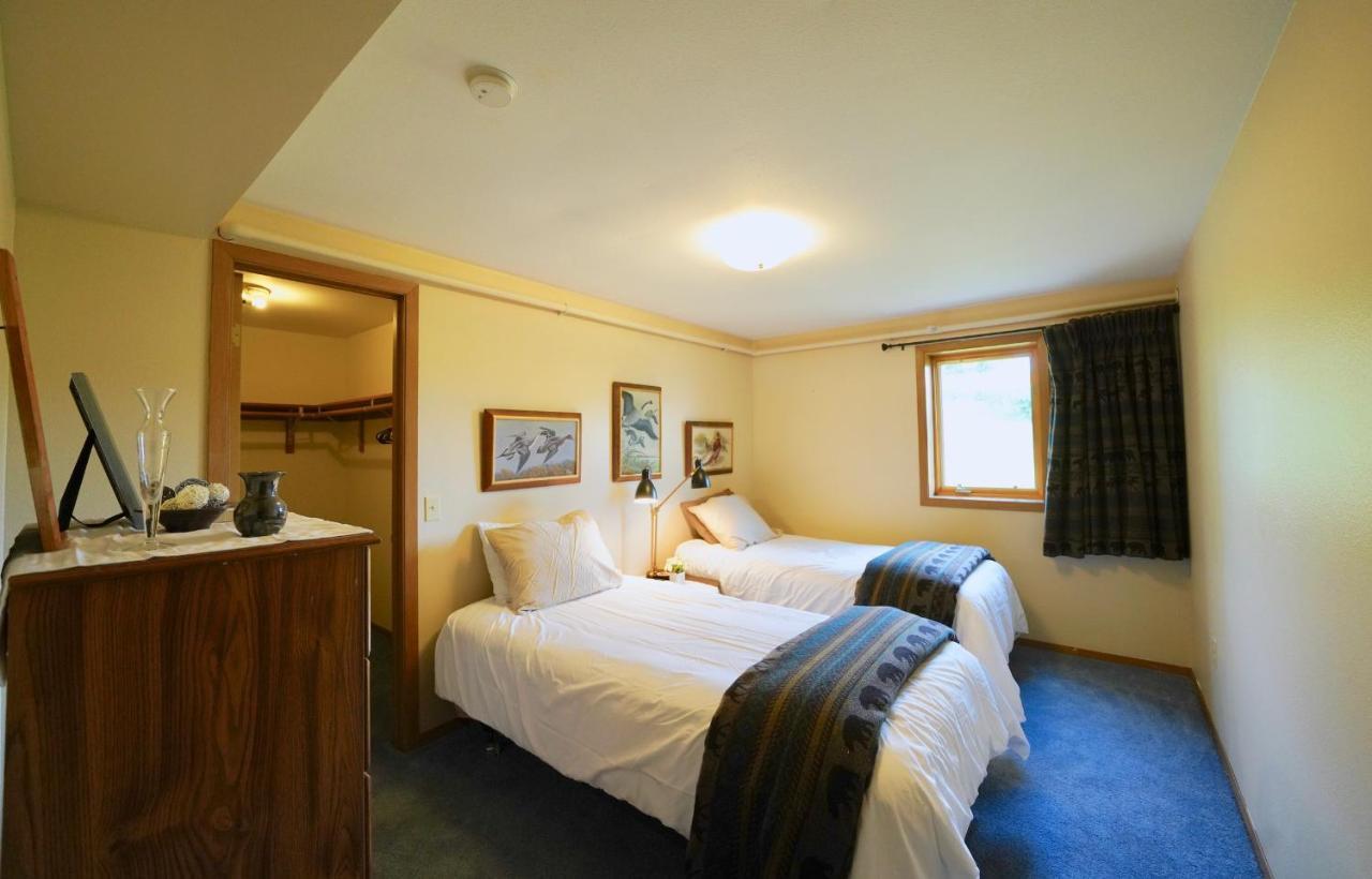 Flat Fish Lodge B&B And Event Center Хоумър Екстериор снимка